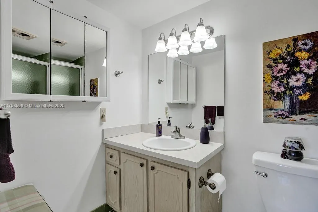 205 SE 11th Ter, #203