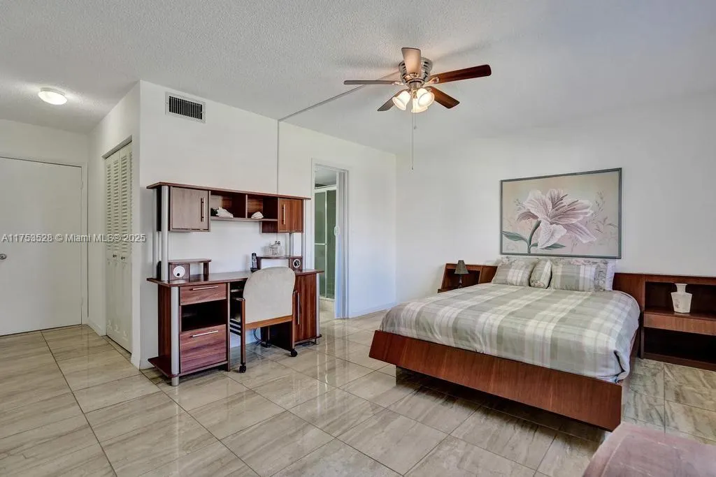 205 SE 11th Ter, #203