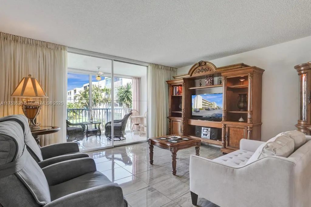 205 SE 11th Ter, #203