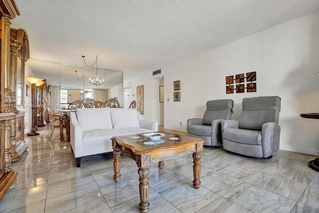 205 SE 11th Ter, #203