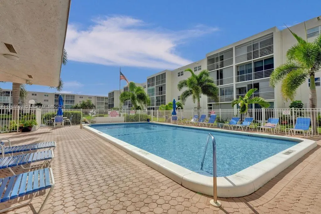 205 SE 11th Ter, #203