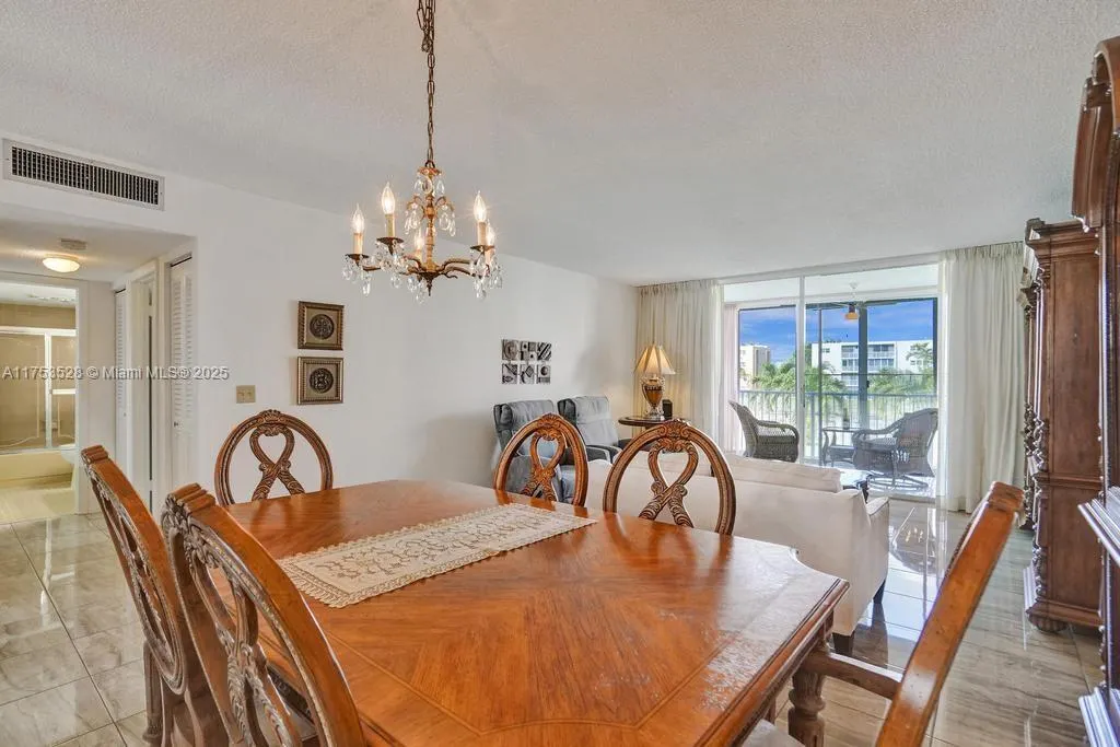 205 SE 11th Ter, #203