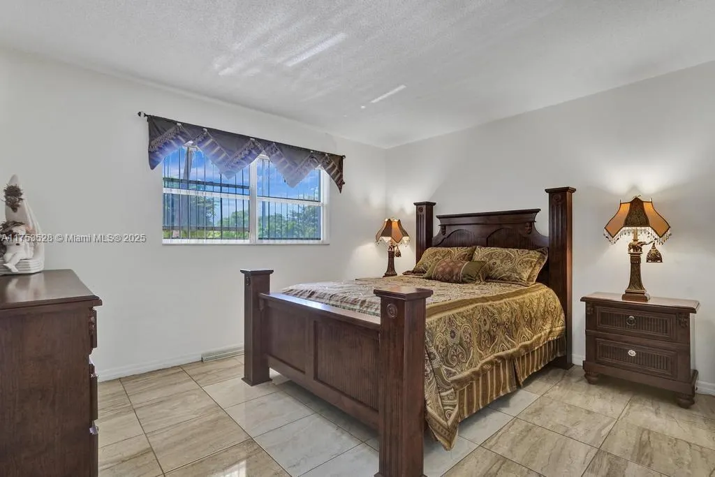 205 SE 11th Ter, #203