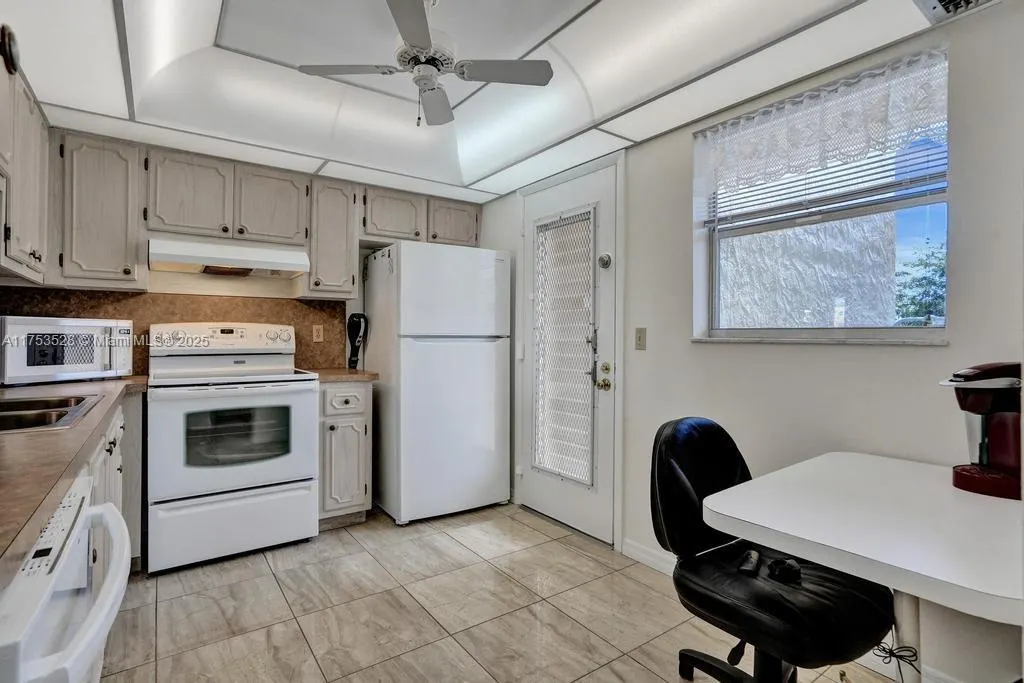 205 SE 11th Ter, #203