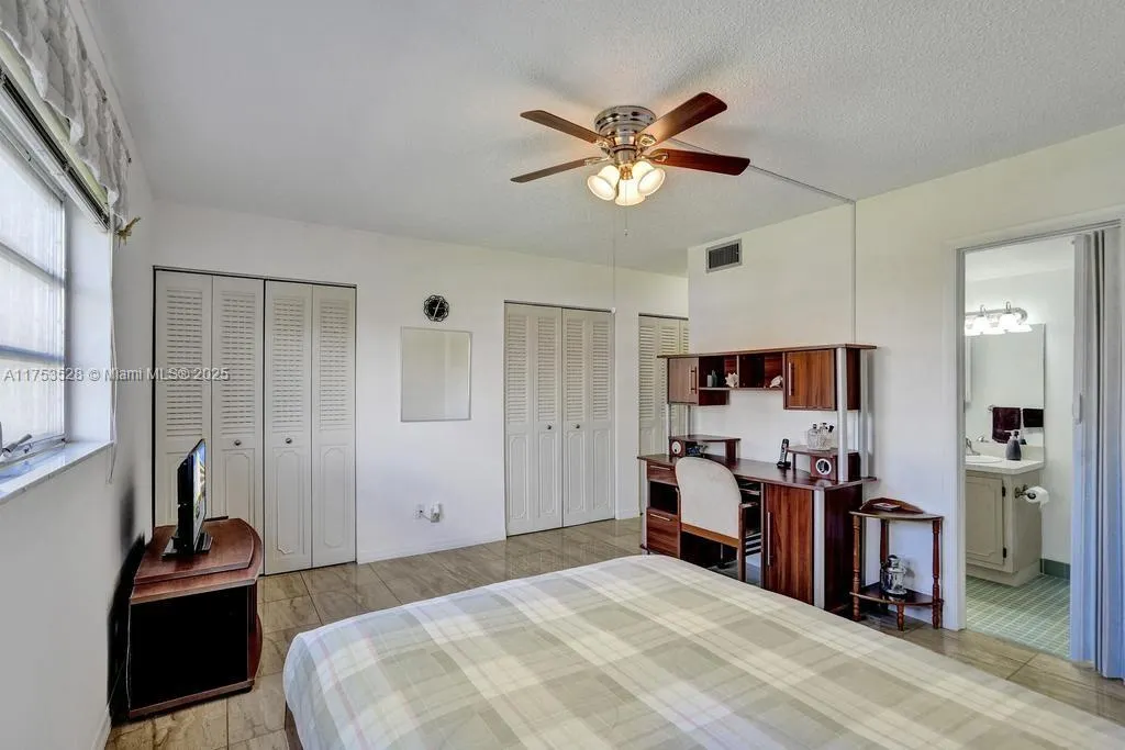 205 SE 11th Ter, #203