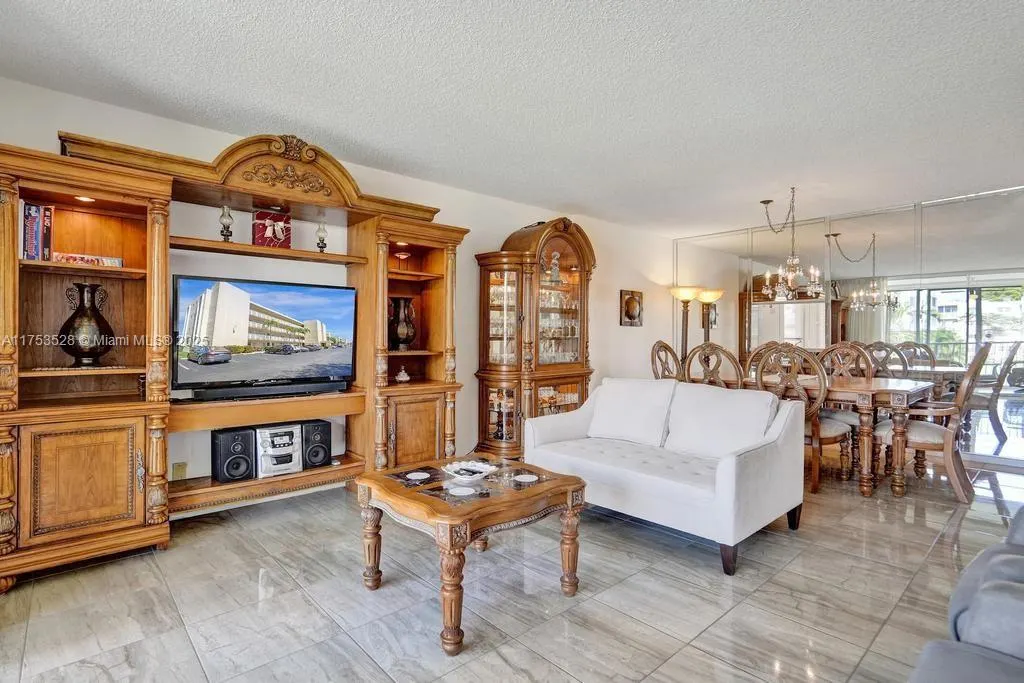 205 SE 11th Ter, #203
