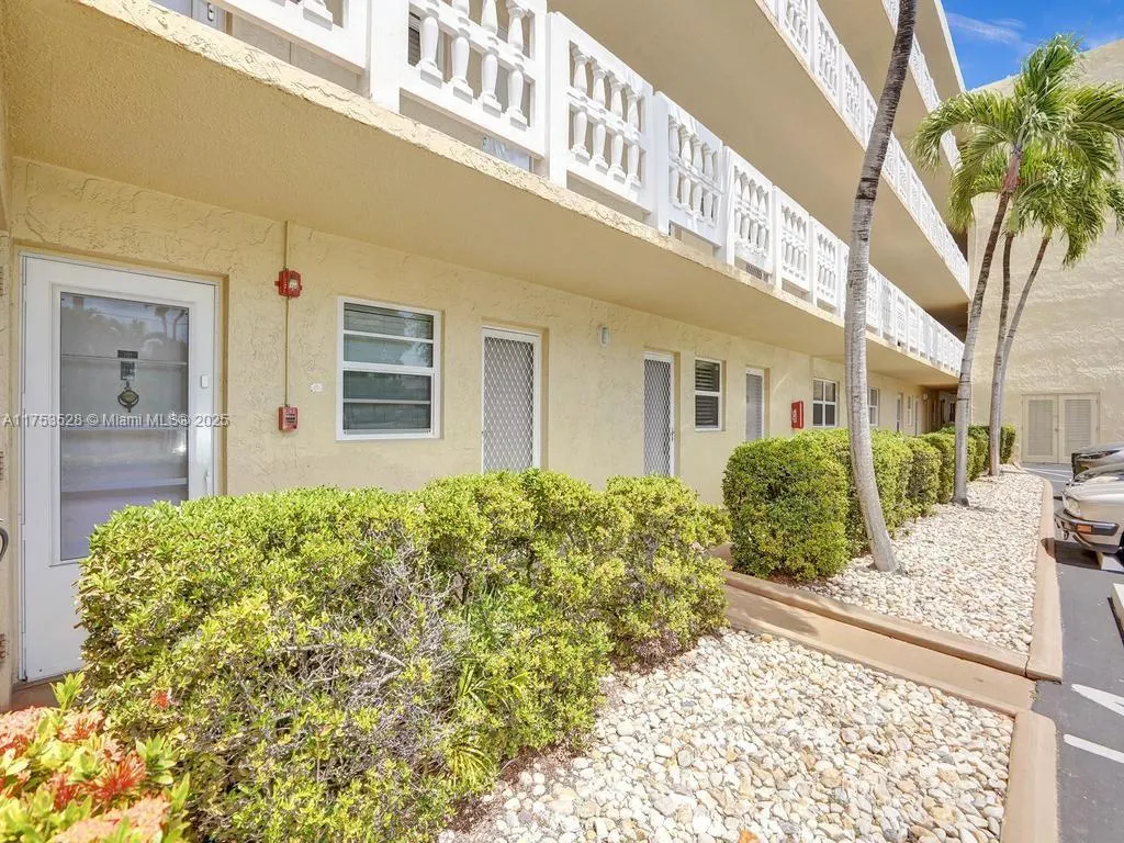 205 SE 11th Ter, #203