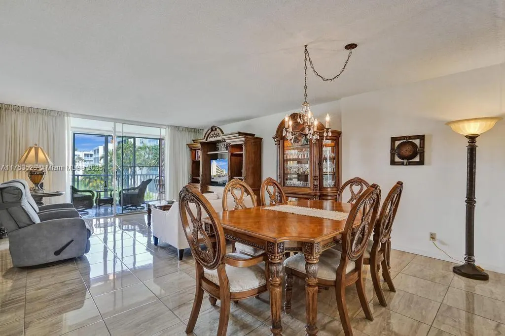 205 SE 11th Ter, #203