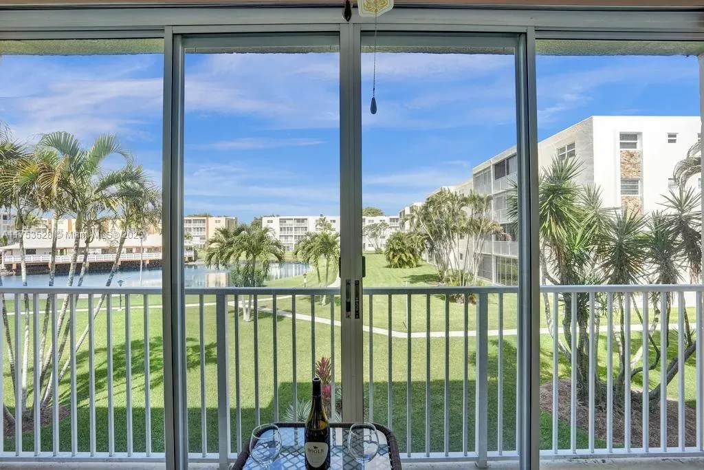 205 SE 11th Ter, #203
