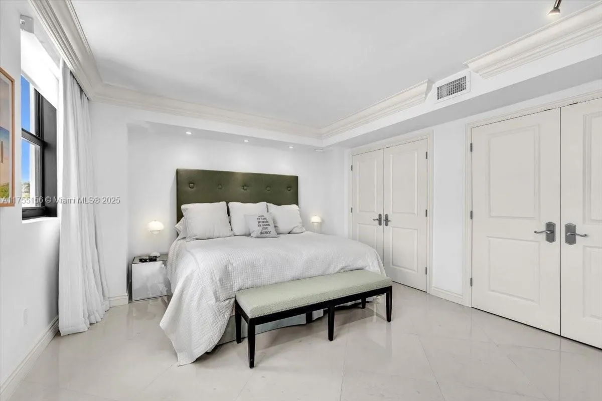 9801 Collins Ave, #4Y