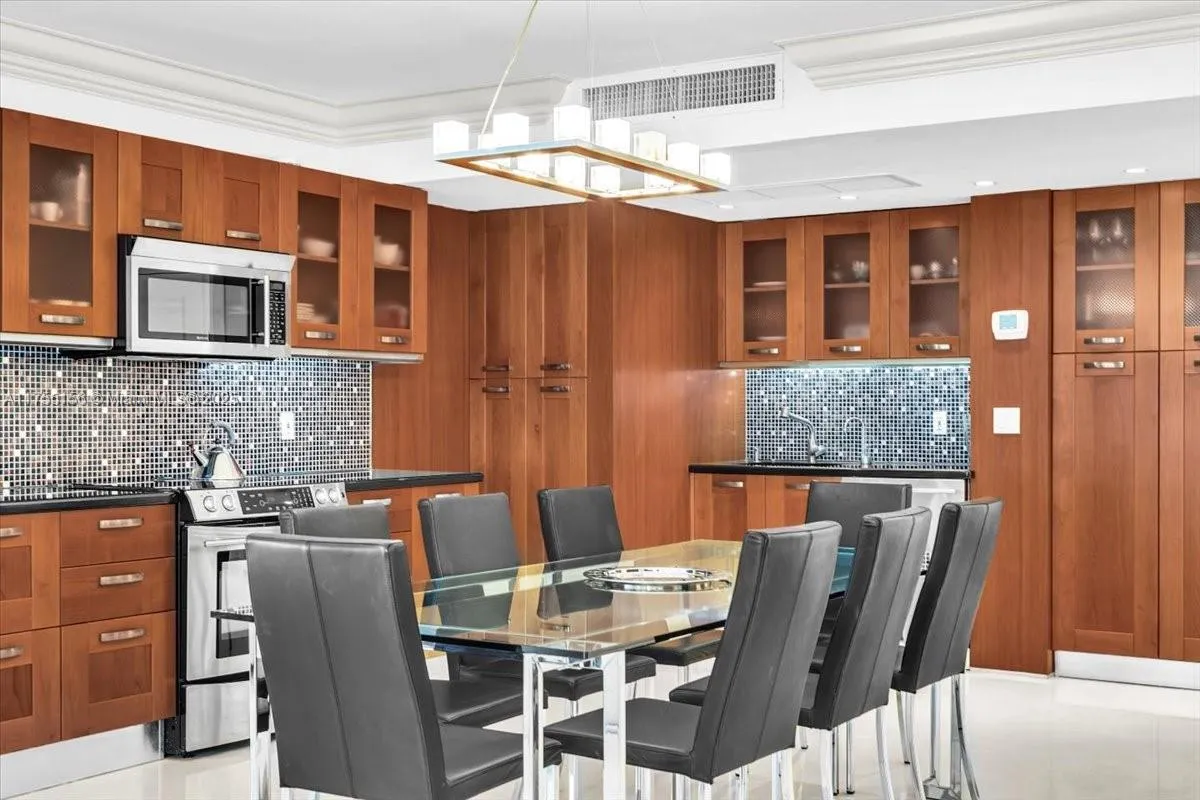 9801 Collins Ave, #4Y