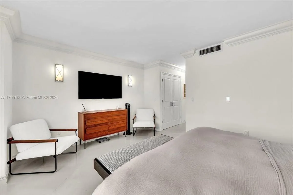 9801 Collins Ave, #4Y