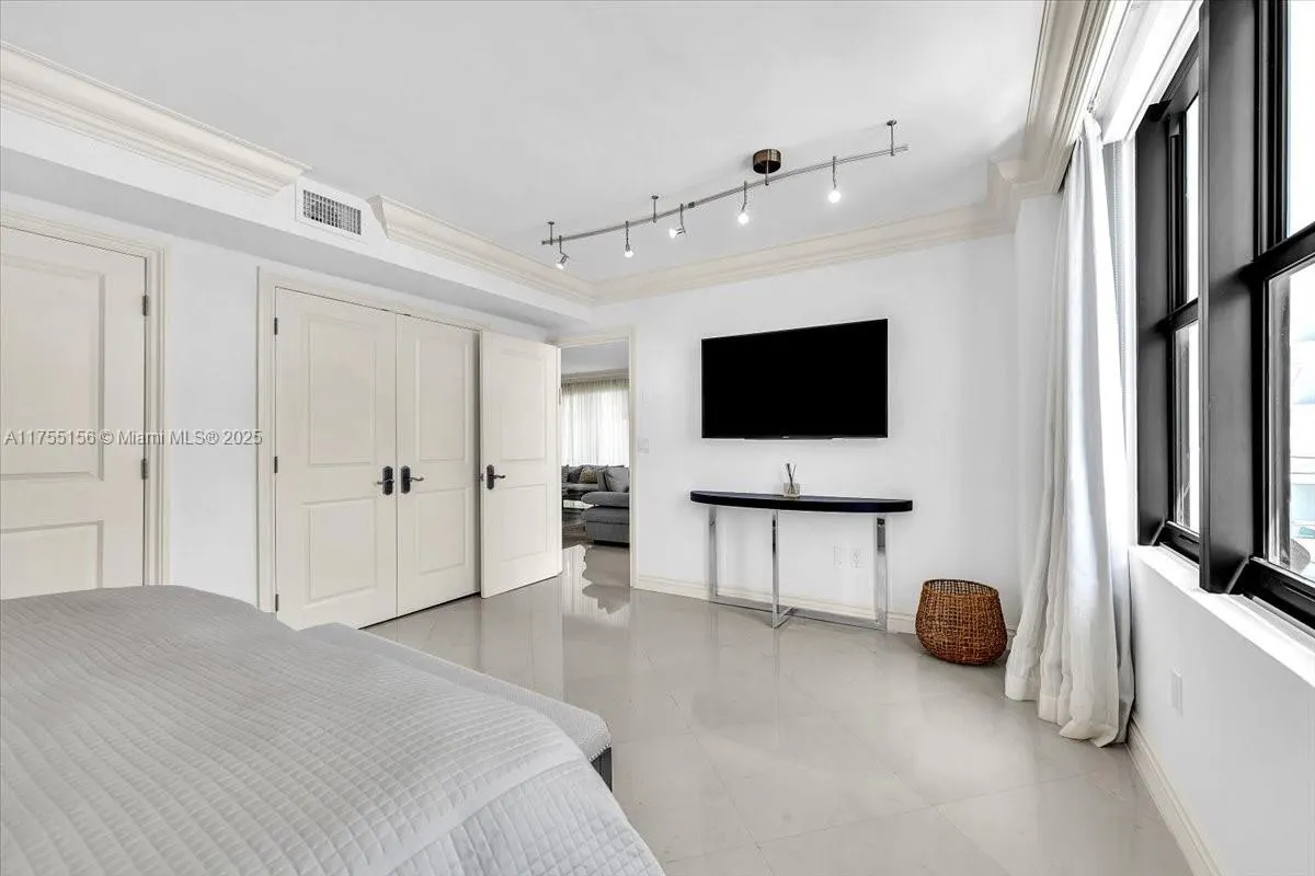 9801 Collins Ave, #4Y