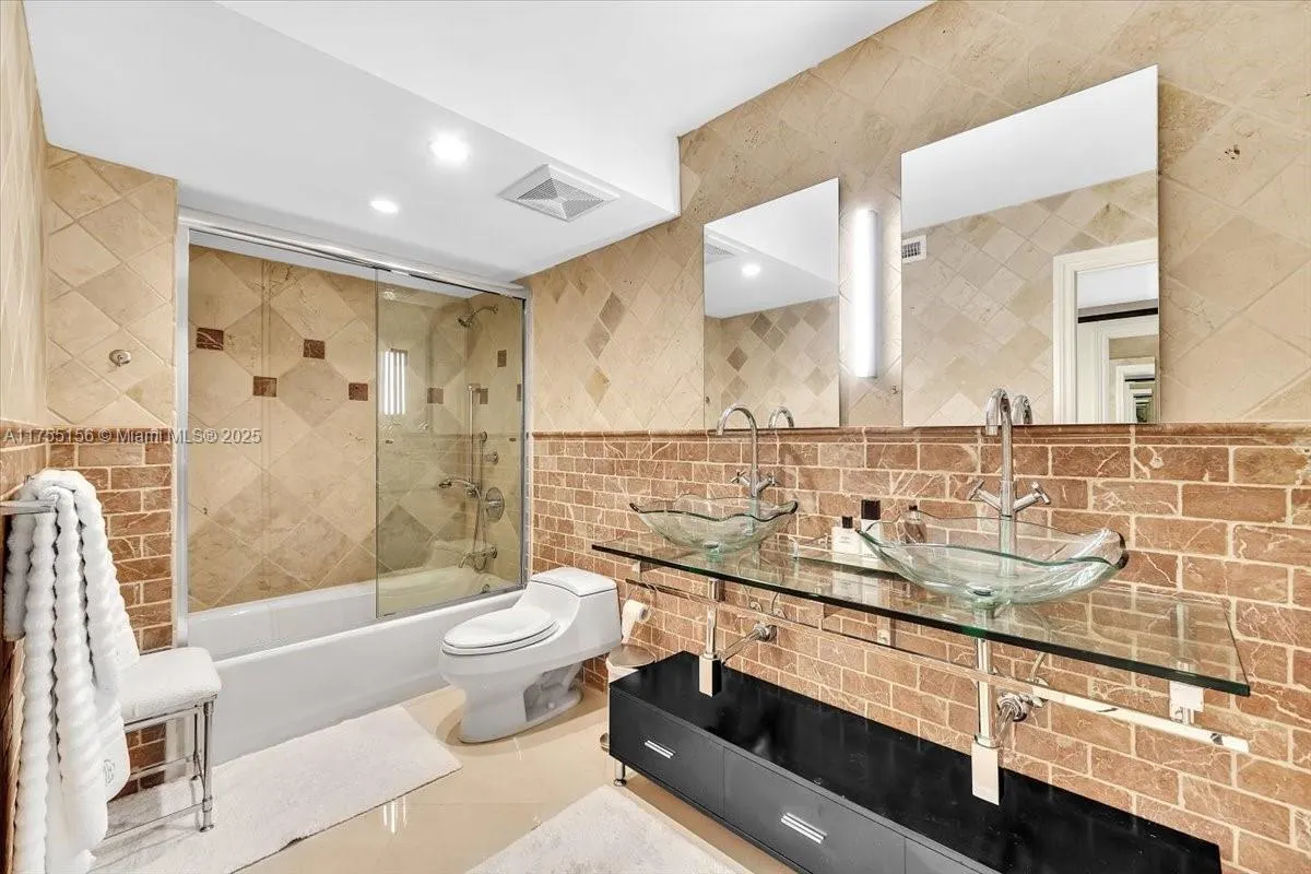 9801 Collins Ave, #4Y