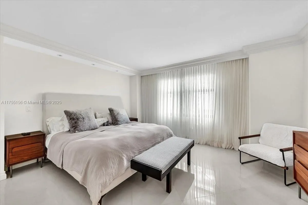 9801 Collins Ave, #4Y
