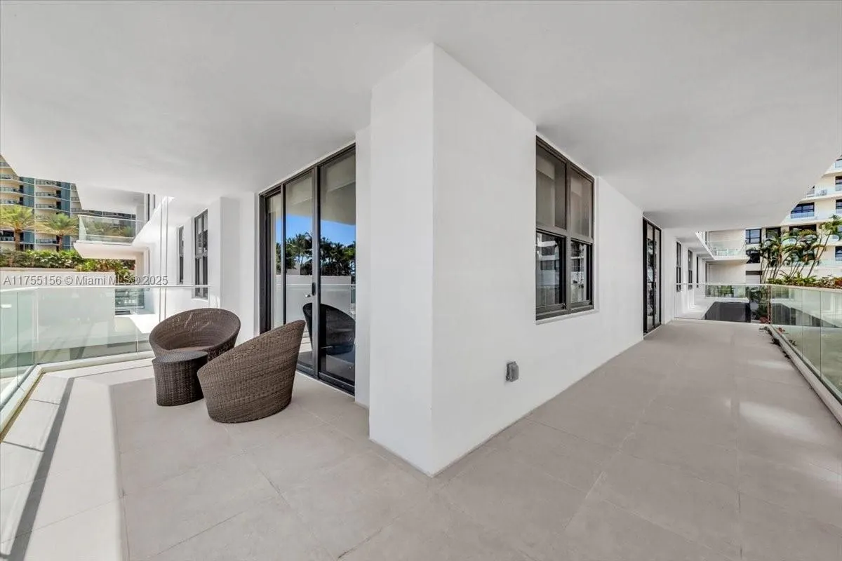 9801 Collins Ave, #4Y