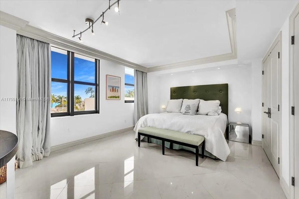 9801 Collins Ave, #4Y