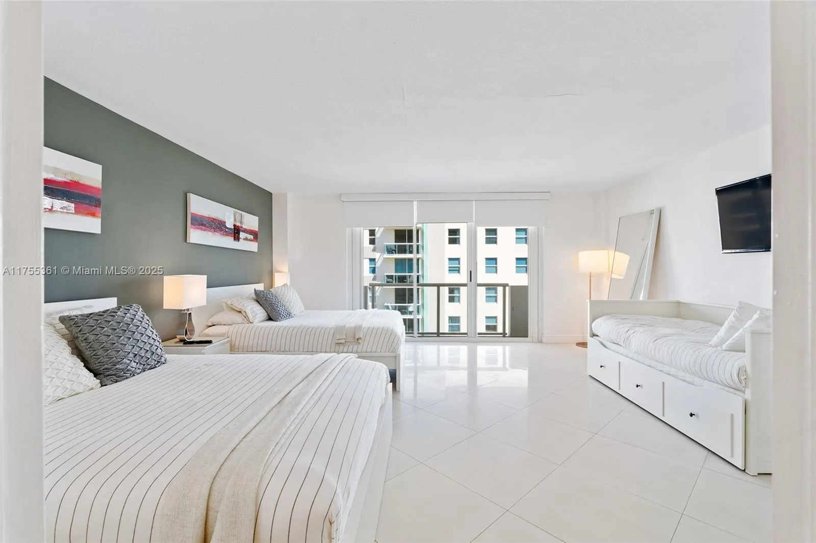 9195 Collins Ave, #1103
