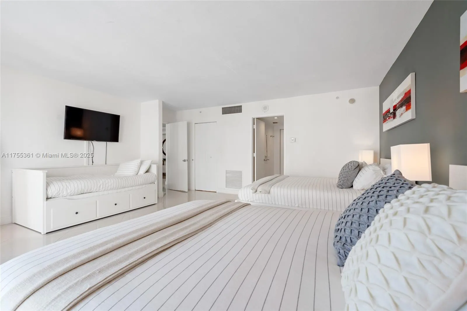 9195 Collins Ave, #1103