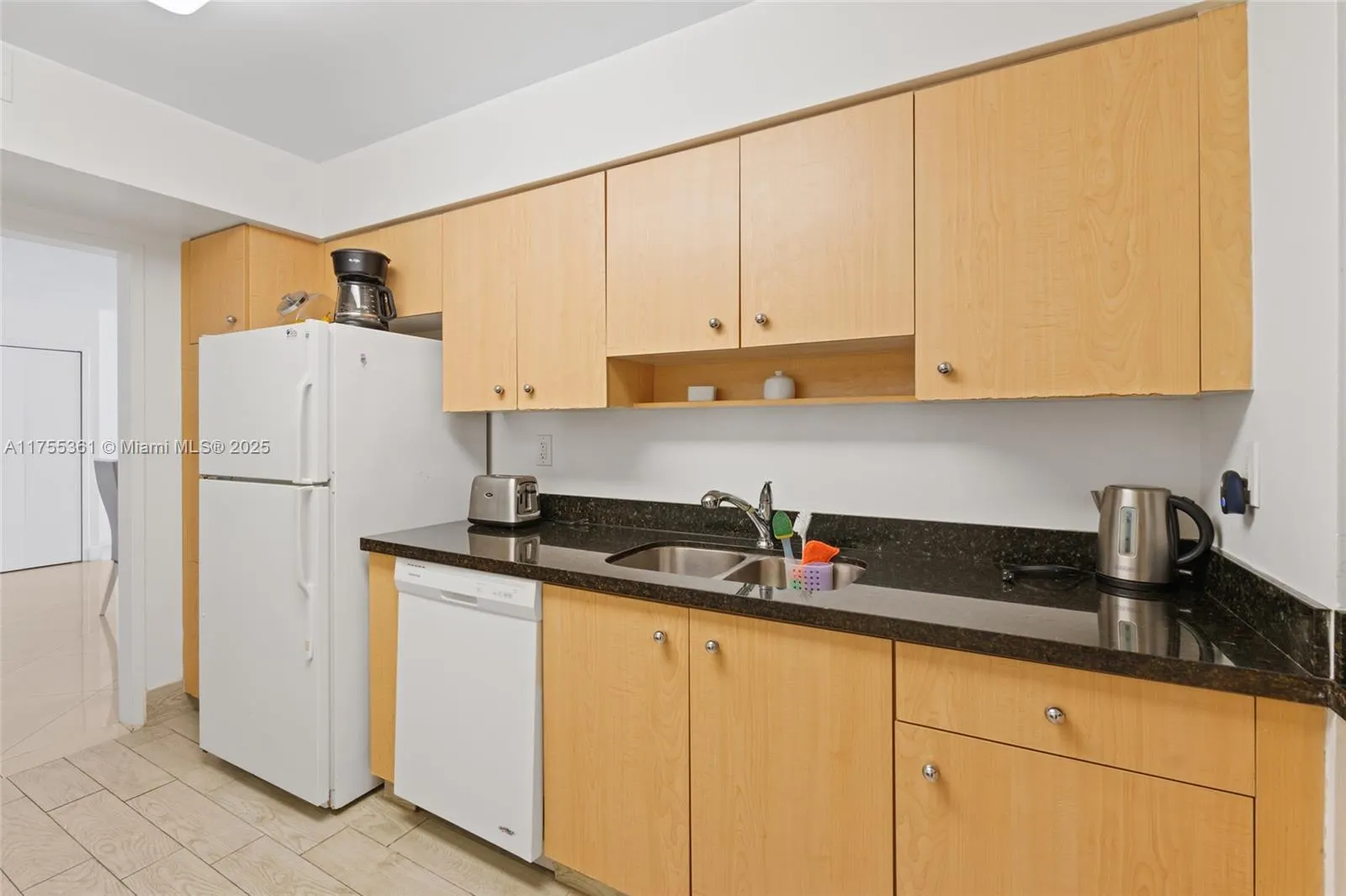 9195 Collins Ave, #1103