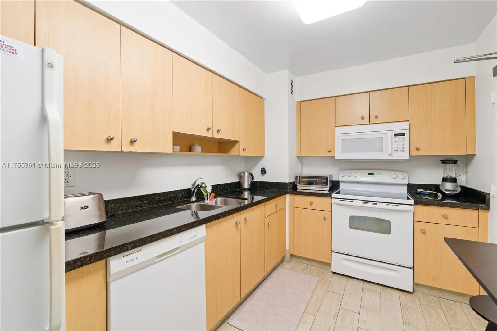 9195 Collins Ave, #1103