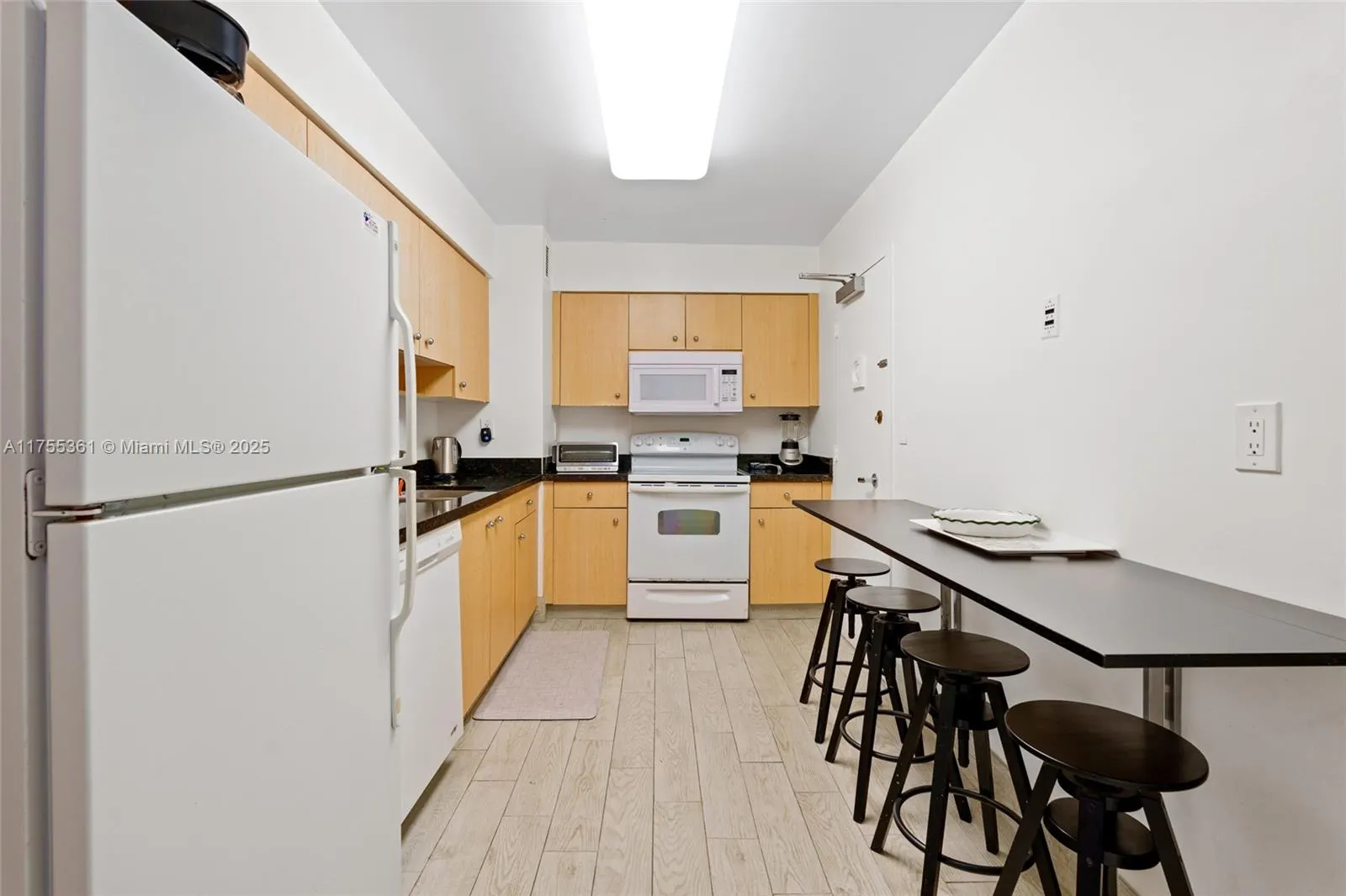 9195 Collins Ave, #1103