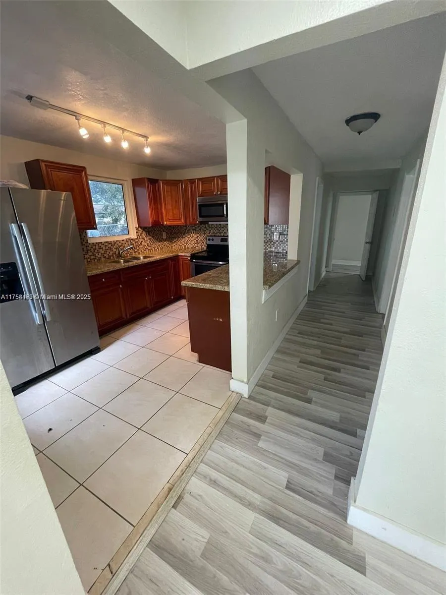 4896 SW 28th Ter