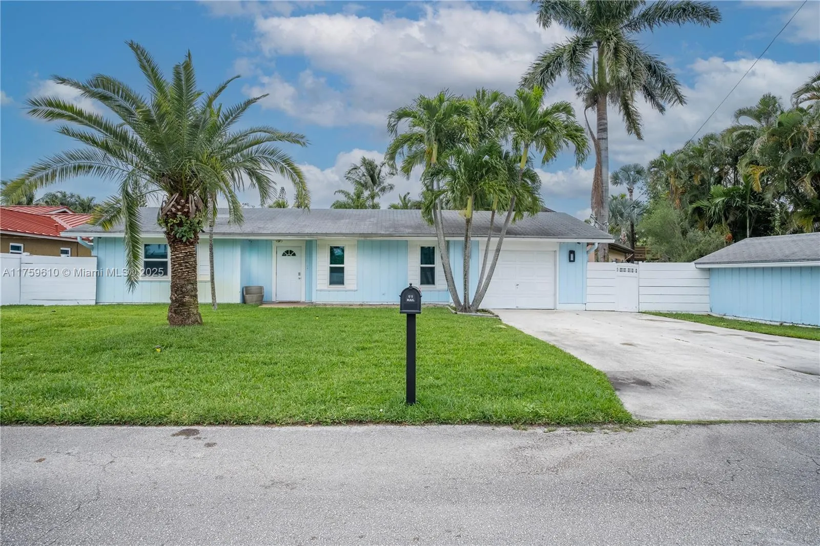 4541 SW 28th Ter
