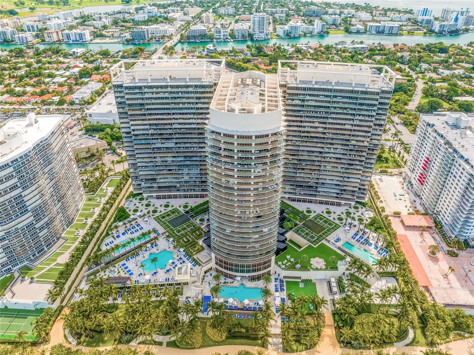 9705 Collins Ave, #2204N & 2205N