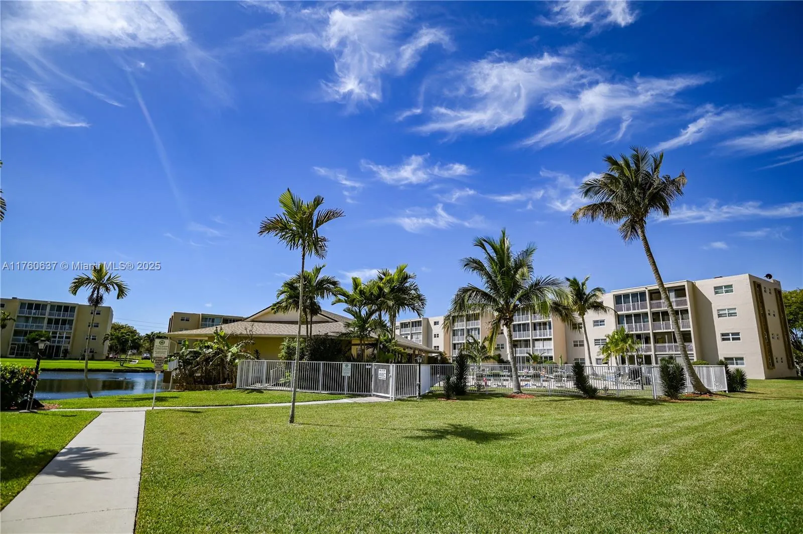 202 SE 10th St, #206