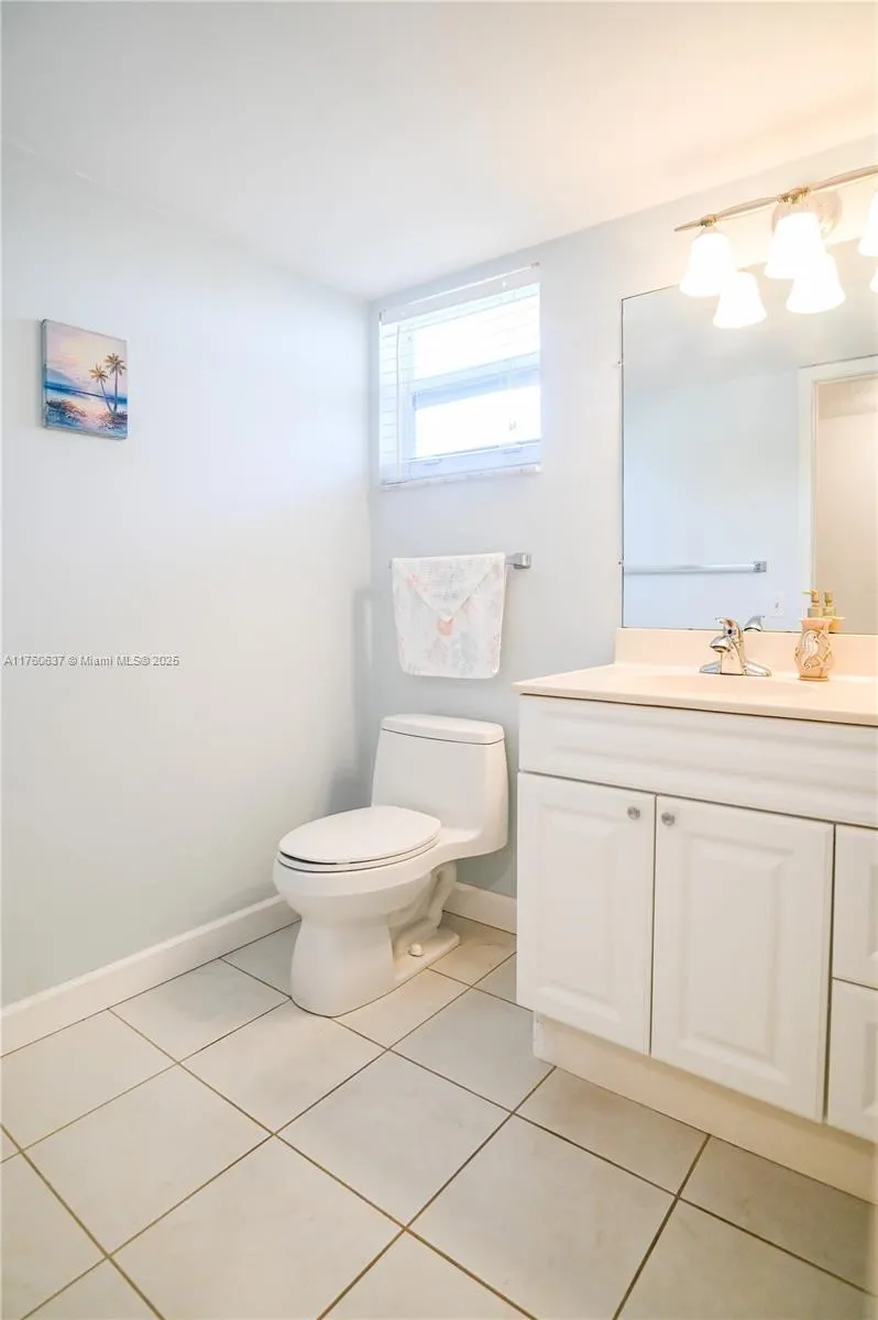202 SE 10th St, #206