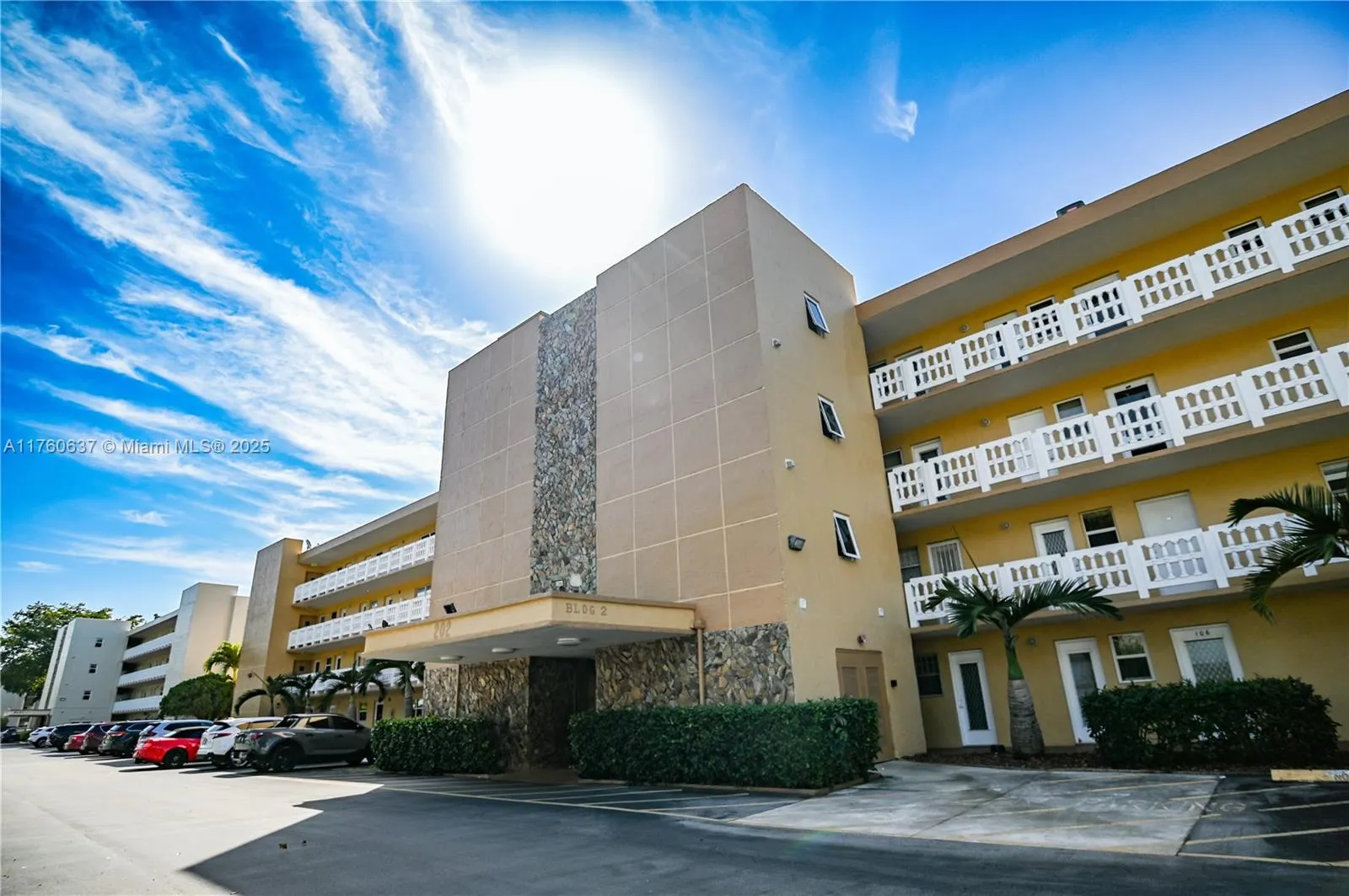 202 SE 10th St, #206