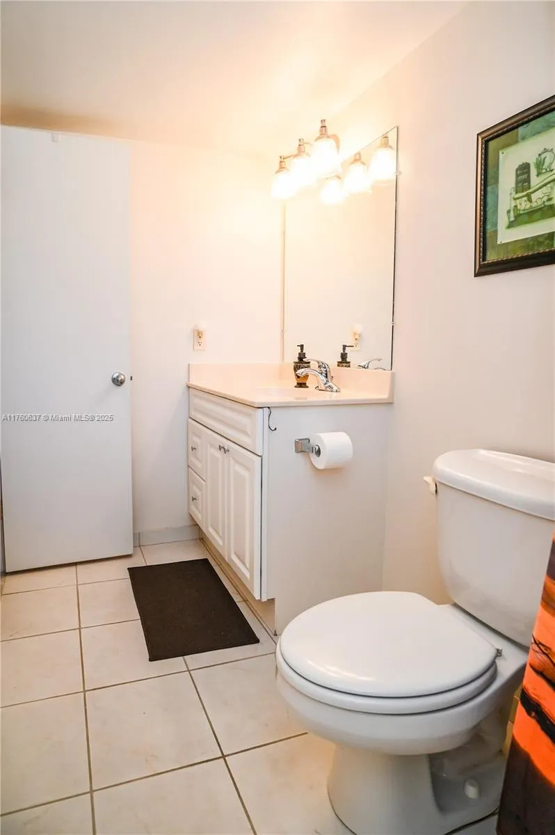 202 SE 10th St, #206