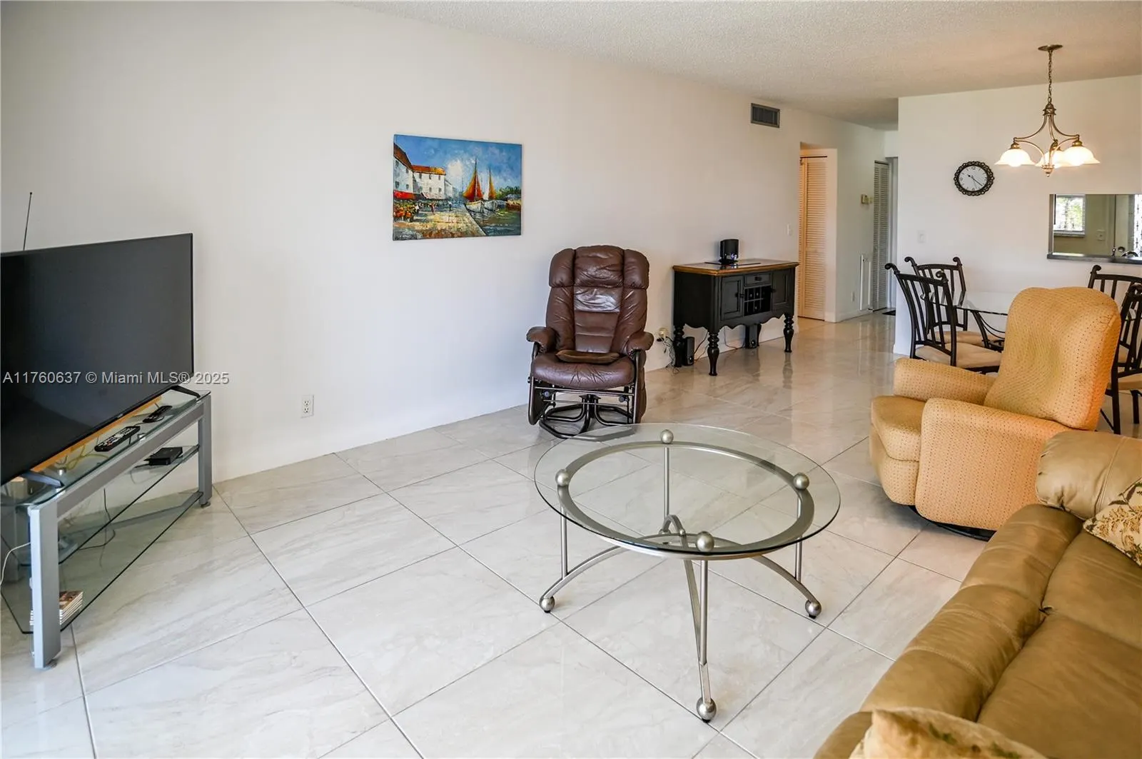 202 SE 10th St, #206