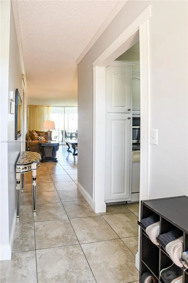 201 SE 11th Ter, #303
