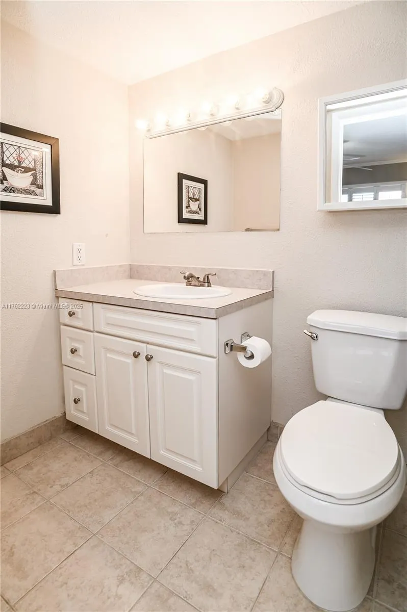 201 SE 11th Ter, #303
