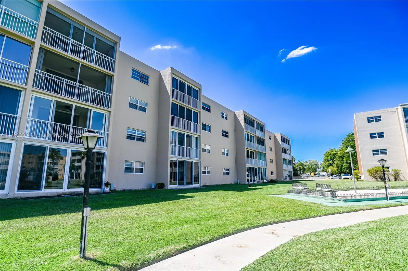 201 SE 11th Ter, #303