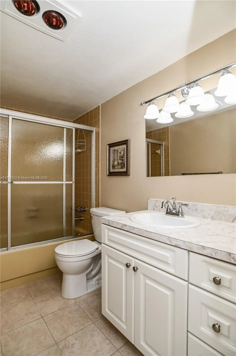 201 SE 11th Ter, #303