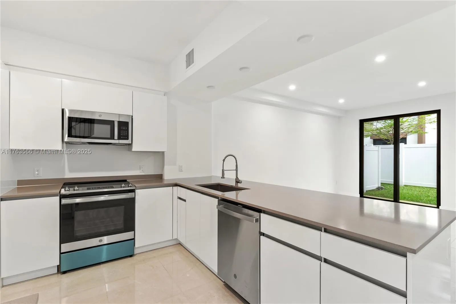 4130 N Oak Pl, #4130