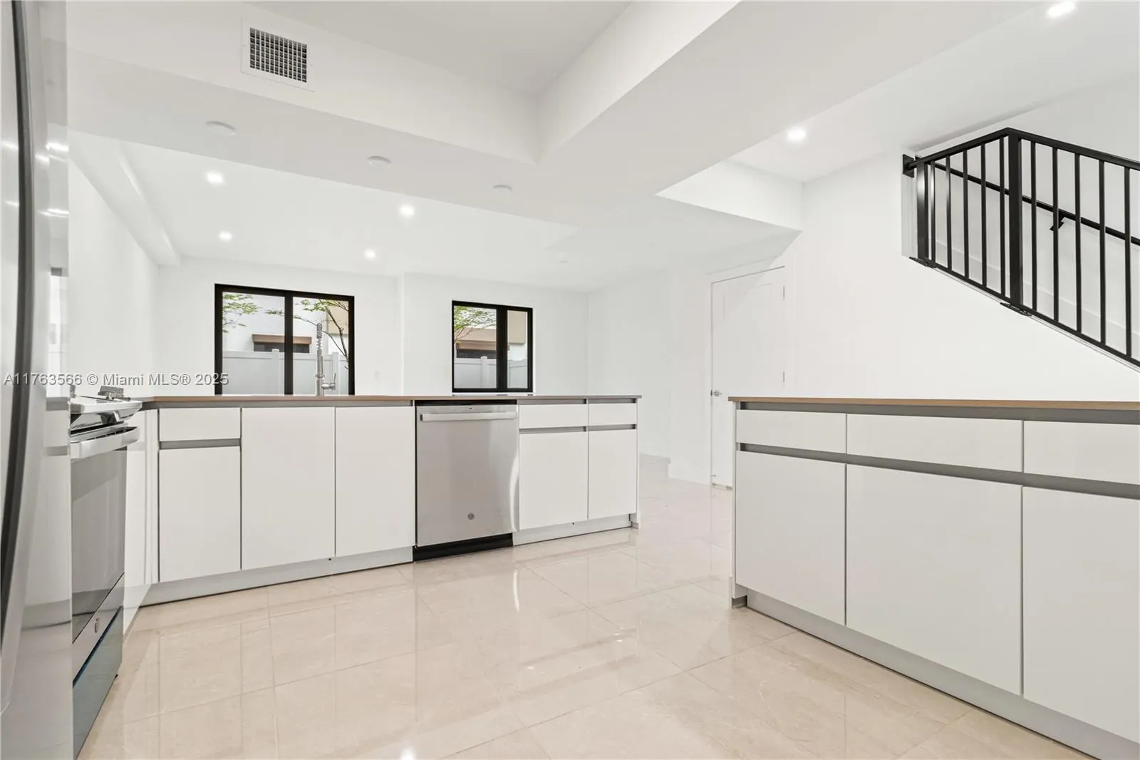 4130 N Oak Pl, #4130