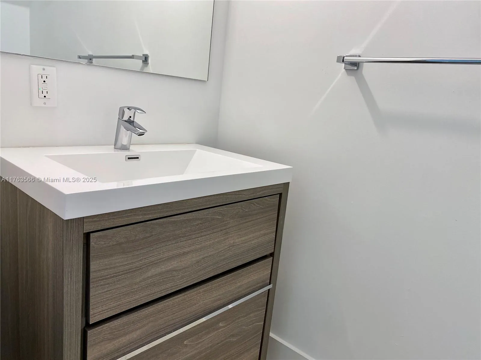 4130 N Oak Pl, #4130