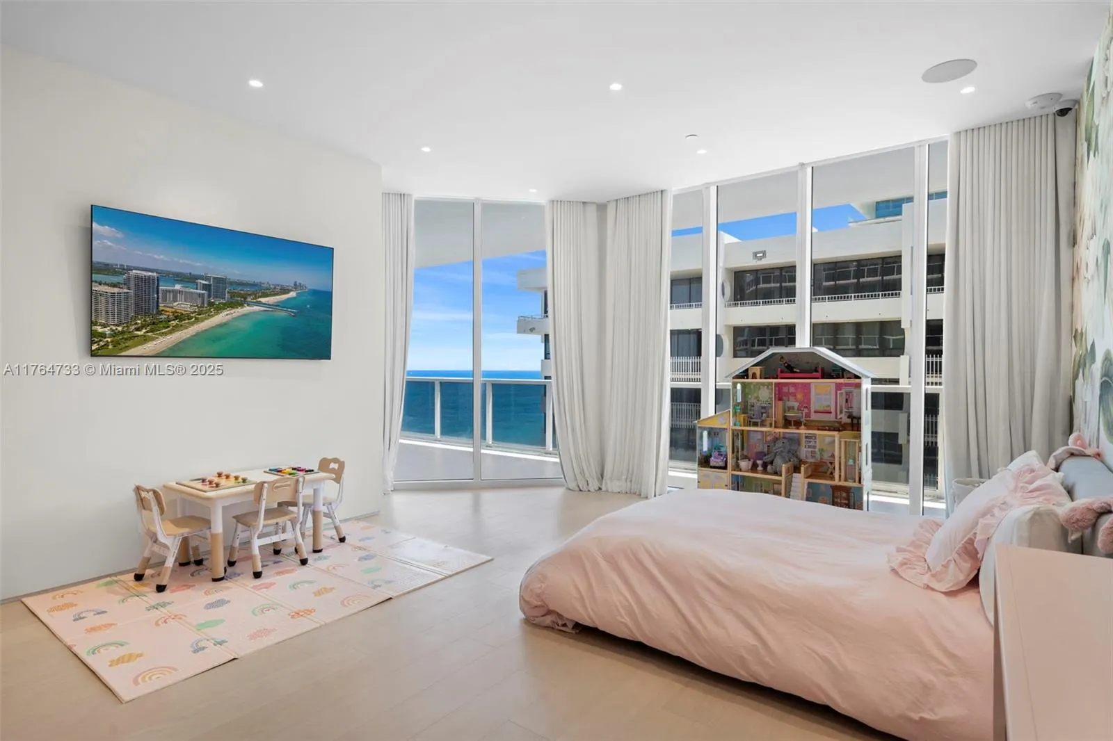 10225 Collins Ave, #1402