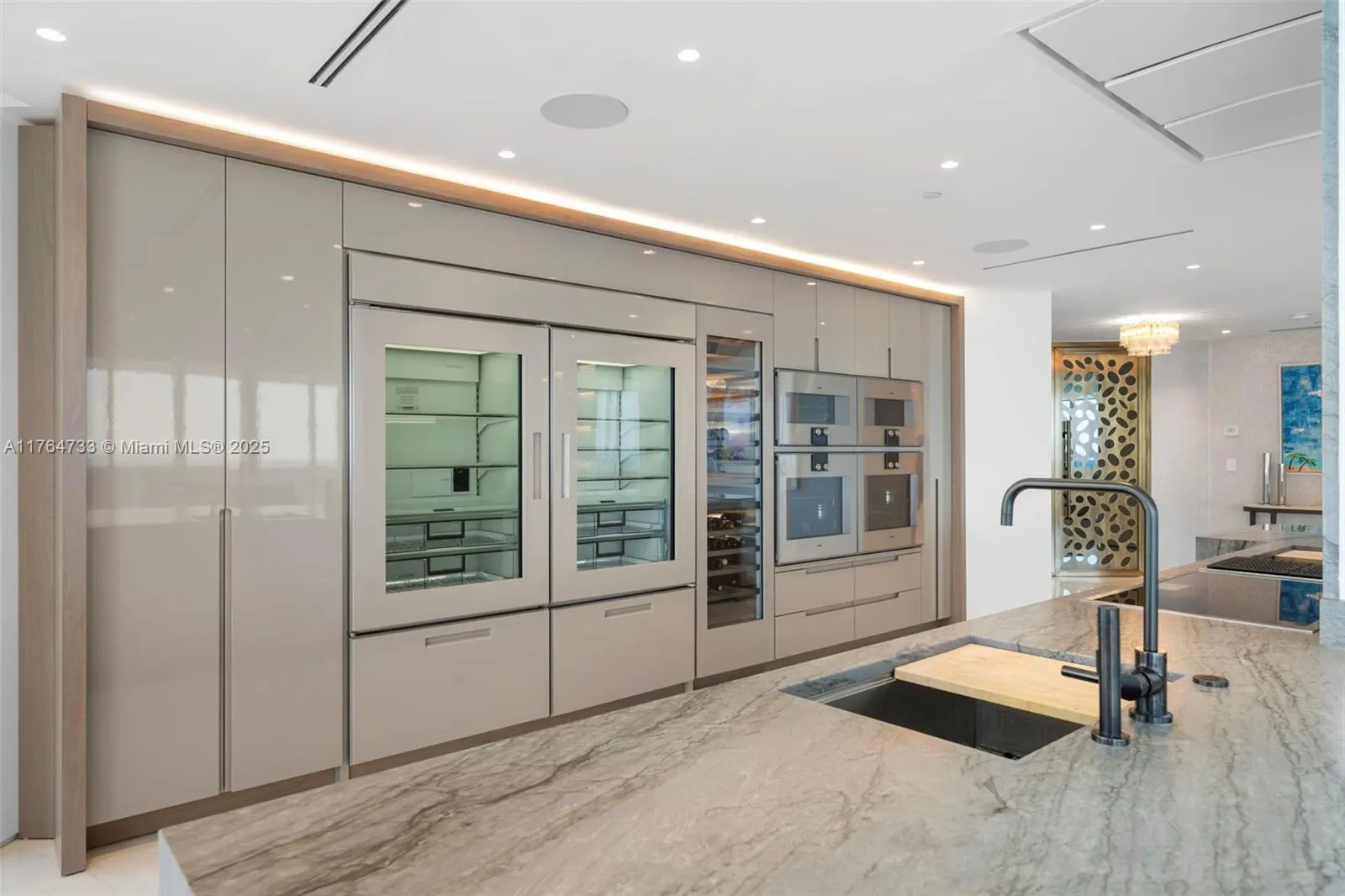10225 Collins Ave, #1402