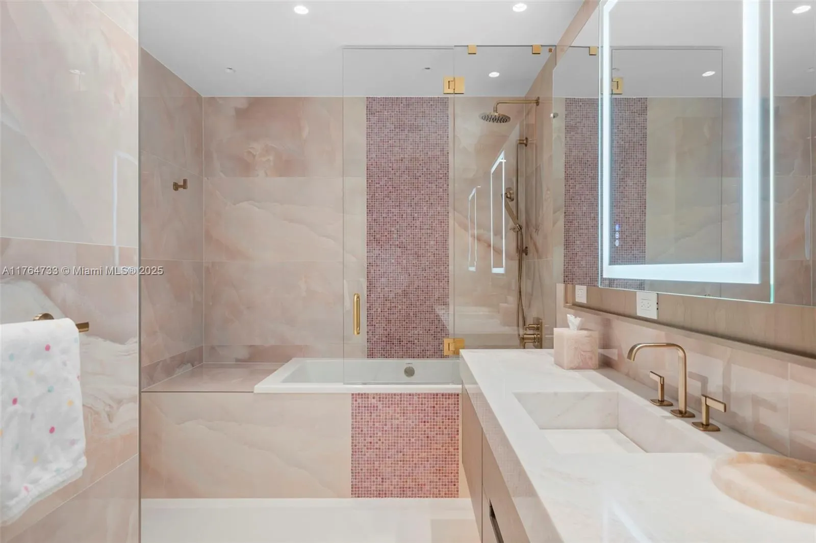 10225 Collins Ave, #1402