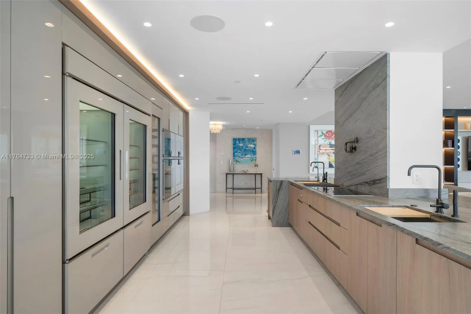 10225 Collins Ave, #1402