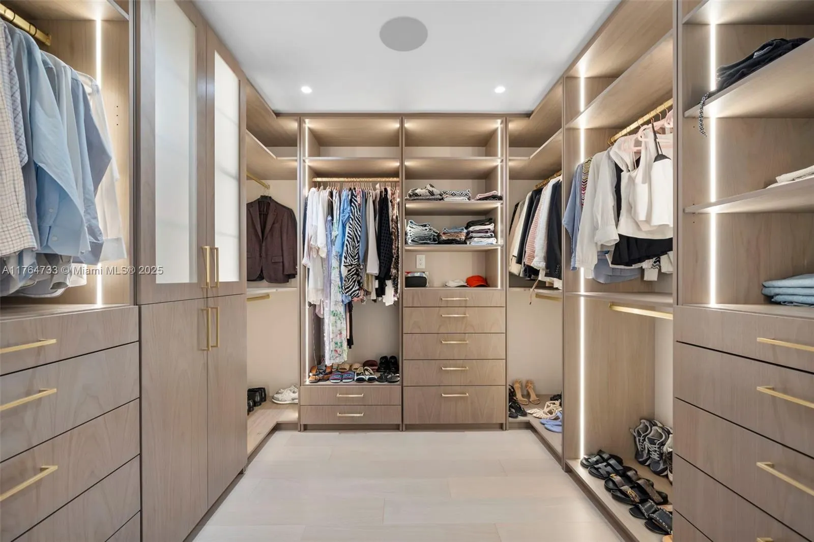 10225 Collins Ave, #1402