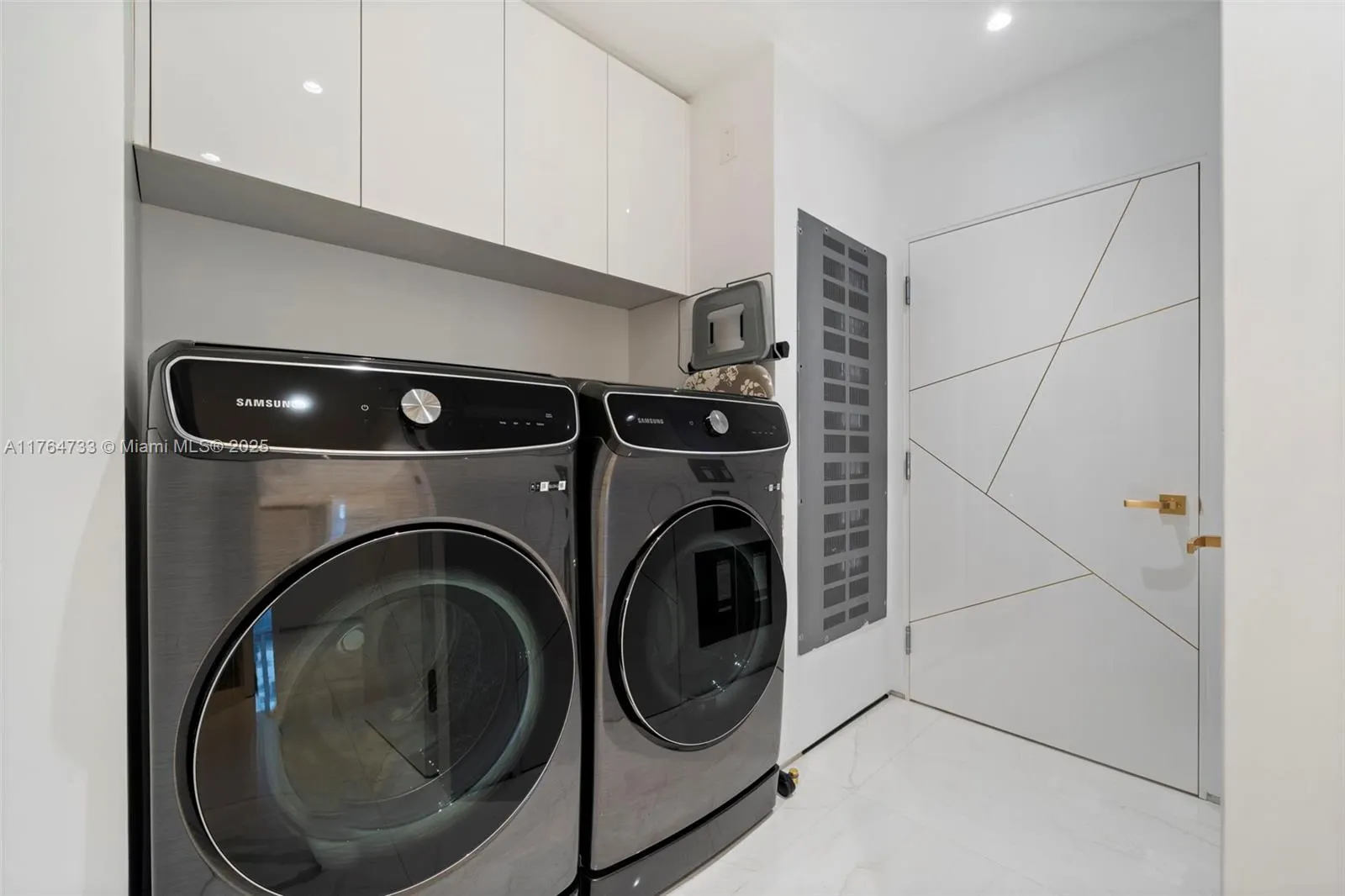 10225 Collins Ave, #1402