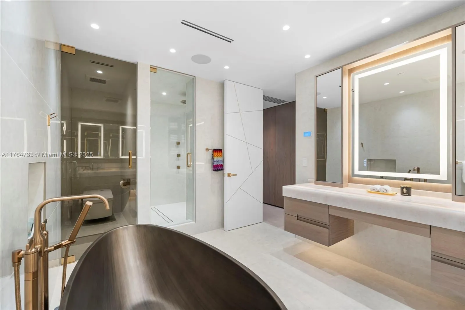 10225 Collins Ave, #1402