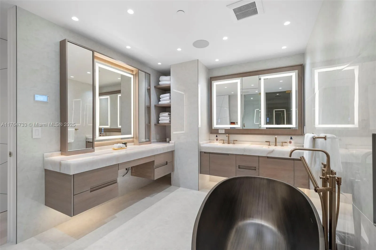 10225 Collins Ave, #1402