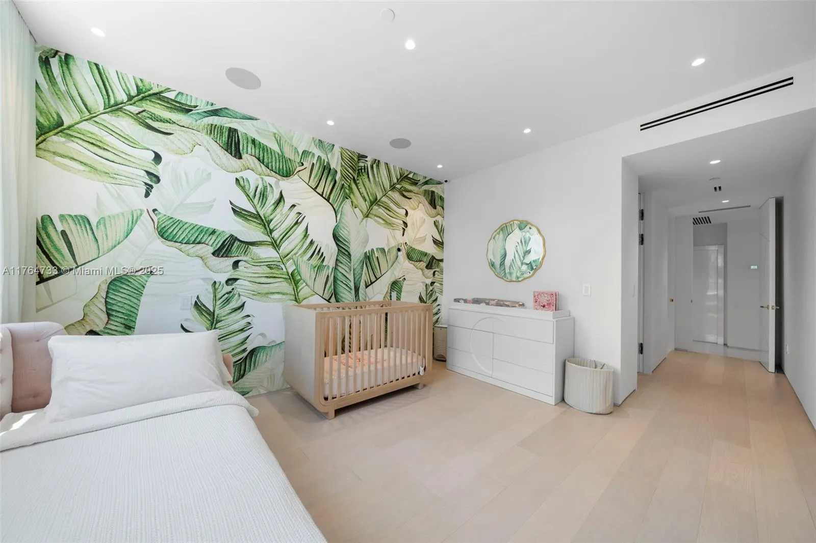 10225 Collins Ave, #1402